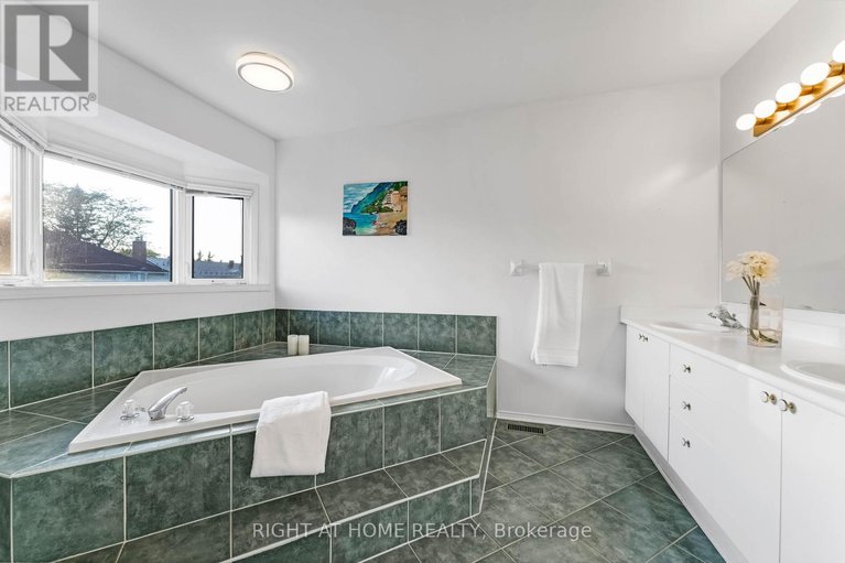 28836720/6196-ravine-way/convent-glen/ottawa/ontario/K1C2W4_19