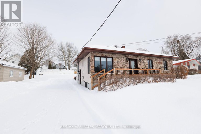 29400104/137-park-avenue/alexandria/north-glengarry/ontario/K0C1A0_4