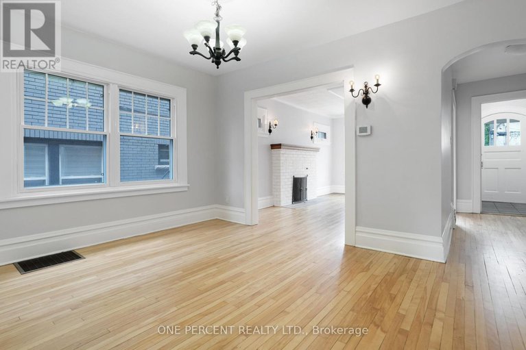 28348247/165-hawthorne-avenue/ottawa-east/ottawa/ontario/K1S0B2_11