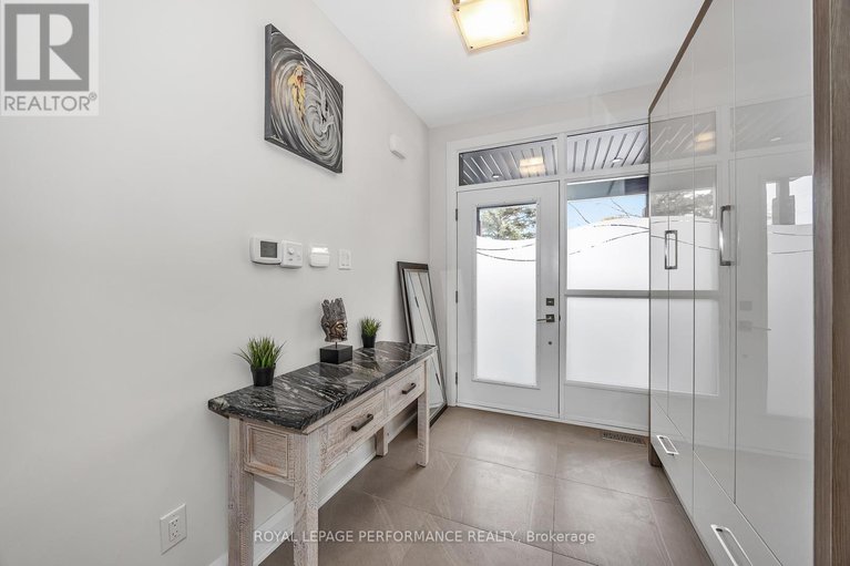 29105502/383-princeton-avenue/mckellarhighland/ottawa/ontario/K2A4E1_3