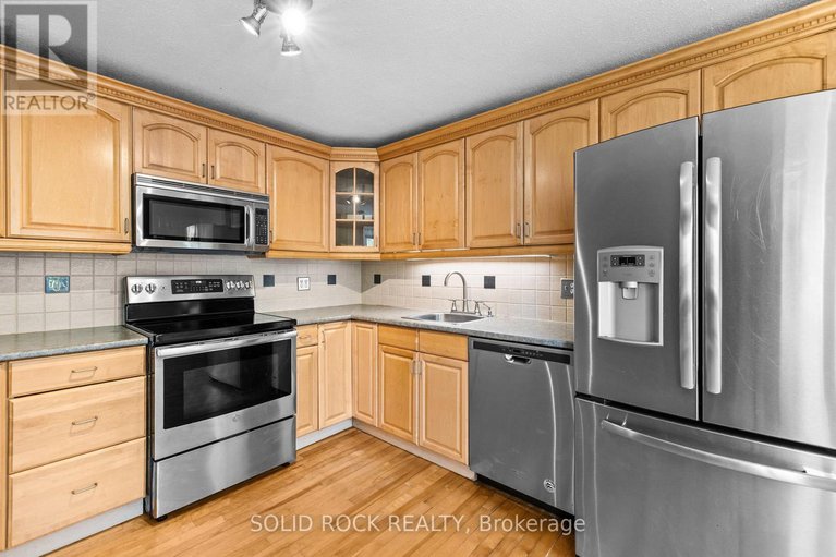 29353006/1631-charbonneau-street/bilberry-creekqueenswood-heights/ottawa/ontario/K1E2J6_15