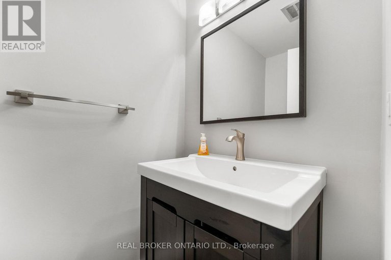28816941/33-83-glen-park-drive/blackburn-hamlet-south/ottawa/ontario/K1B3Z1_7