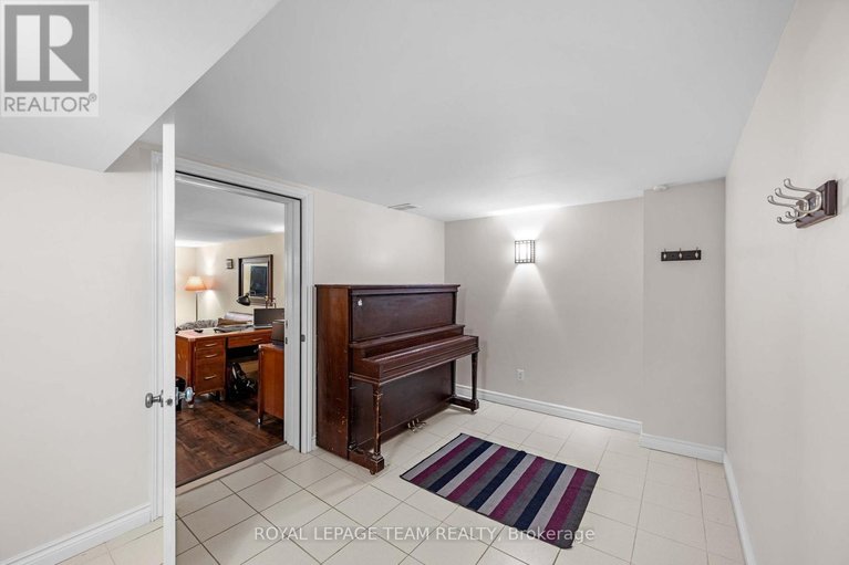 29669851/1986-fairbanks-avenue/alta-vistafaircrest-heights/ottawa/ontario/K1H5Y6_29