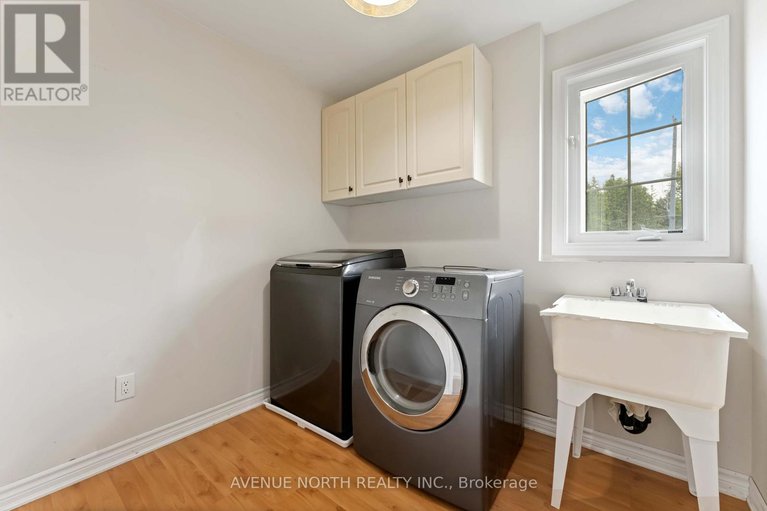 28804208/563-foxlight-circle/emerald-meadowstrailwest/ottawa/ontario/K2M0L9_27