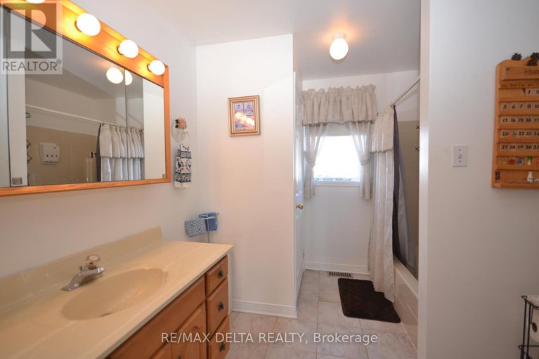 27844348/8254-county-road-17-road/clarencerockland-twp/clarence-rockland/ontario/K4K1K7_14