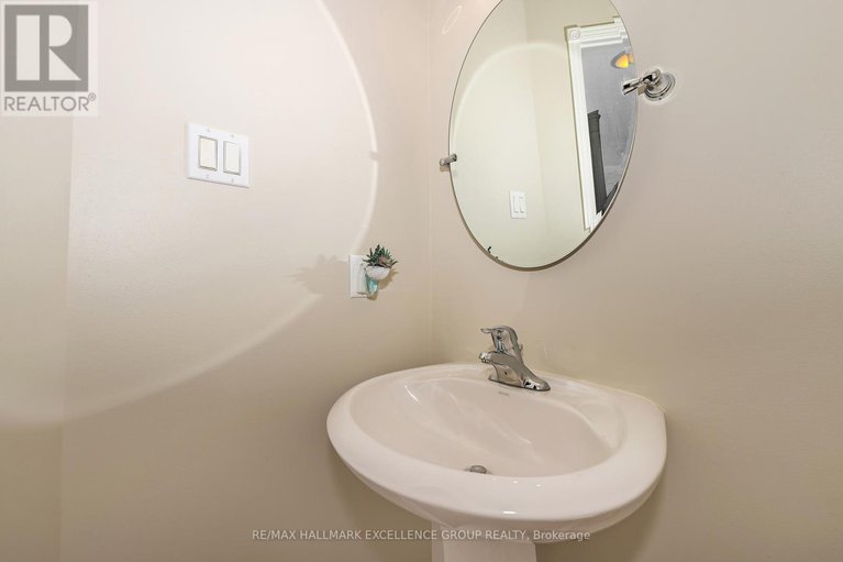 28730697/2677-chamberland-street/town-of-rockland/clarence-rockland/ontario/K4K0A5_20
