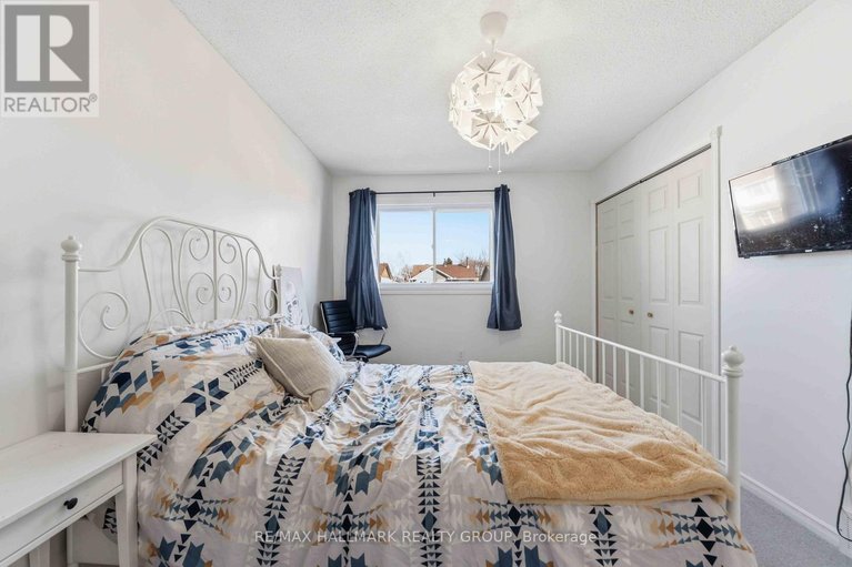 29596241/1091-burgundy-lane/convent-glen/ottawa/ontario/K1C2M9_24