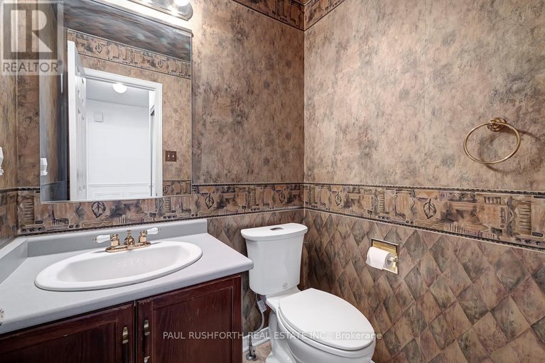 28591928/299-tompkins-avenue/bilberry-creekqueenswood-heights/ottawa/ontario/K1E3X3_13