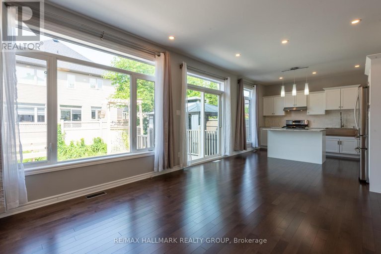 28706824/217-fountainhead-drive/mer-bleuebradley-estatesanderson-park/ottawa/ontario/K1W0C2_11