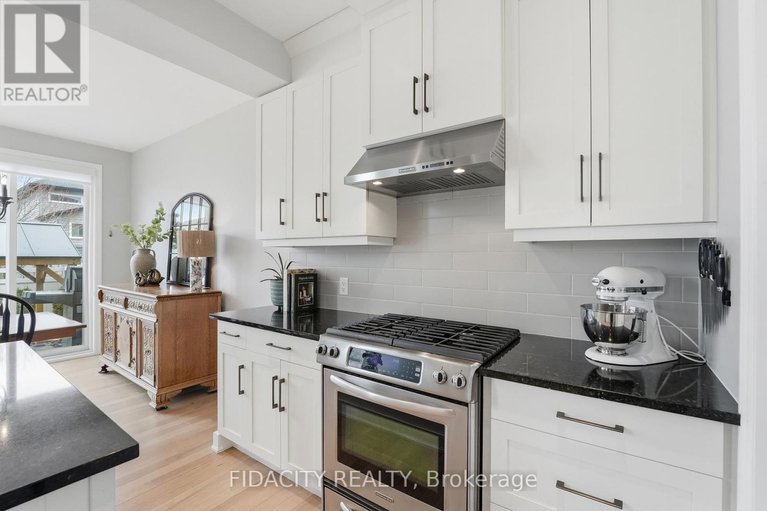 29617148/216-balikun-heights/emerald-meadowstrailwest/ottawa/ontario/K2V0A6_7