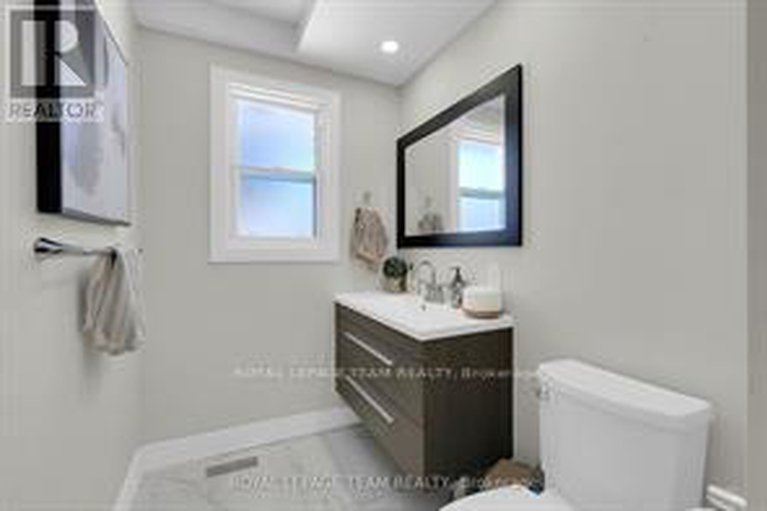 28591495/1107-normandy-crescent/borden-farmstewart-farmcarleton-heightsparkwood-hills/ottawa/ontario/K2E5A3_16