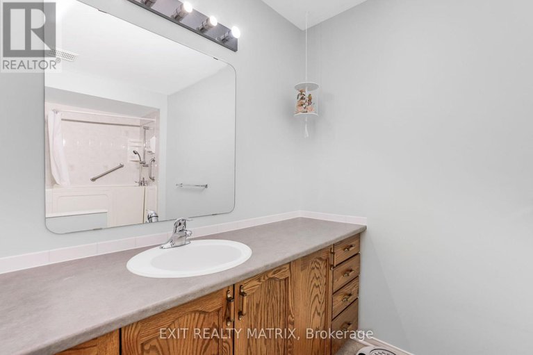 28129877/1241-foxborough-private/beaconwood/ottawa/ontario/K1J1E2_21