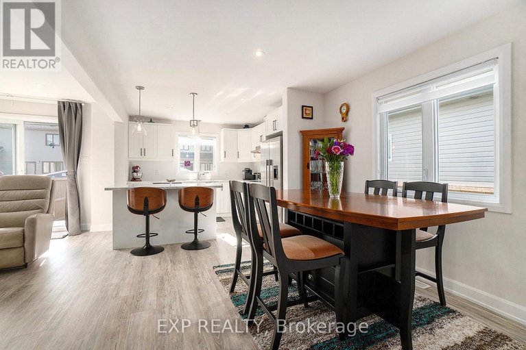 28850981/704-azure-street/village-of-russell/russell/ontario/K4R1E5_12