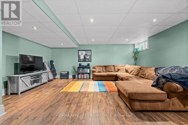 28591922/130-edward-street/almonte/mississippi-mills/ontario/K0A1A0_33