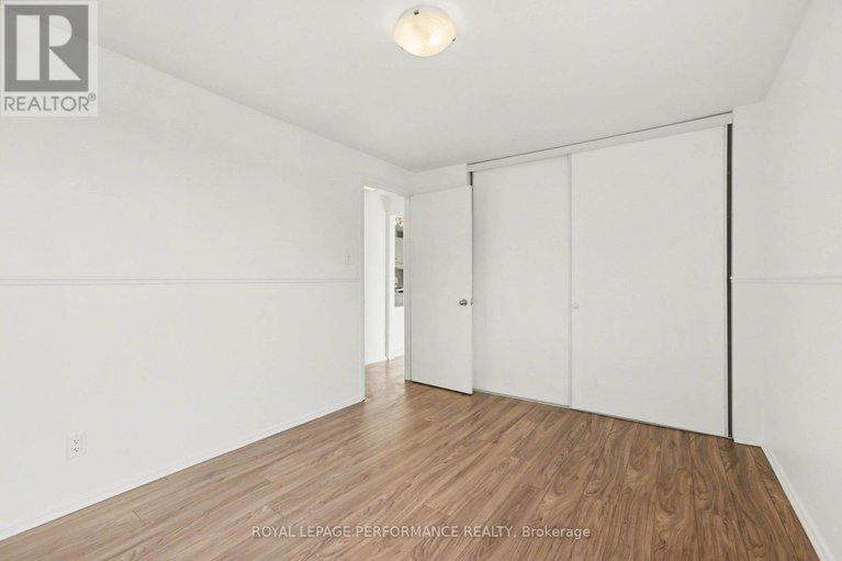 29437070/8-51-sumac-street/beacon-hill-south/ottawa/ontario/K1J7T7_23