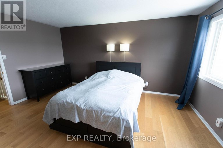 29399135/54-sheppards-glen-avenue/emerald-meadowstrailwest/ottawa/ontario/K2M2M9_12