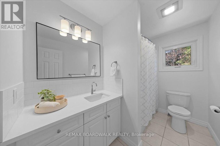 29672747/1443-larkhaven-crescent/orleanssunridge/ottawa/ontario/K1C5A5_35