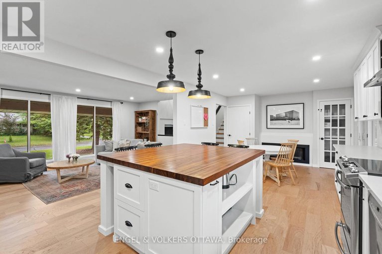 28548966/20-mohawk-crescent/bruce-farmgraham-parkqualicumbellands/ottawa/ontario/K2H7G6_14