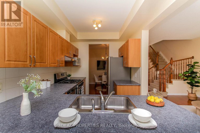 28714023/565-pepperville-crescent-n/emerald-meadowstrailwest/ottawa/ontario/K2M0E6_11