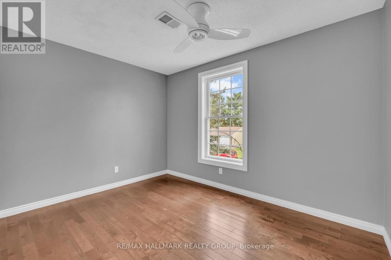 28280542/8-scharf-lane/glencairnhazeldean/ottawa/ontario/K2L2K2_26