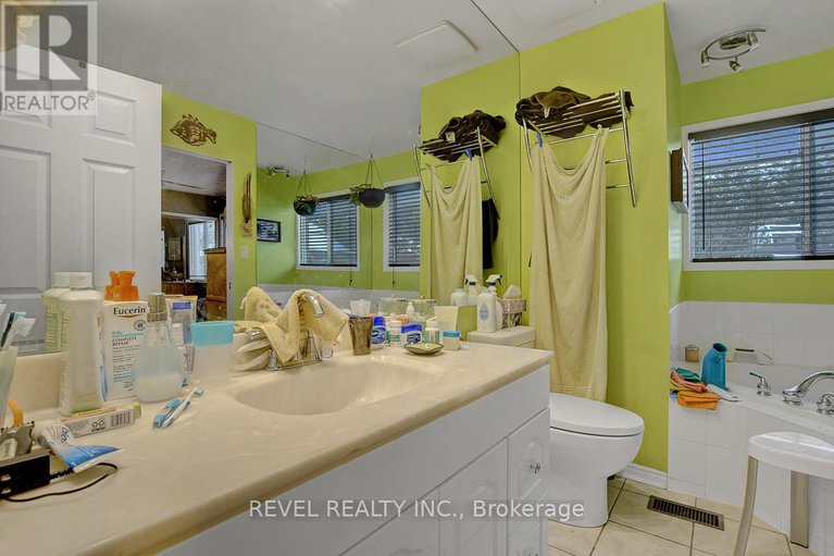 29181079/1752-kilborn-avenue/urbandale-acres/ottawa/ontario/K1H6N2_22