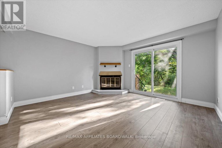 28857204/6482-bilberry-drive/convent-glen-north/ottawa/ontario/K1C4N8_13