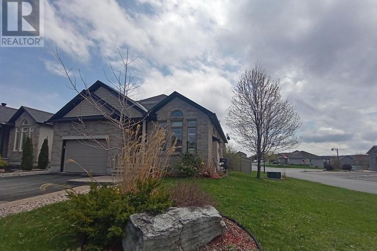 27908080/101-thivierge-court/town-of-rockland/clarence-rockland/ontario/K4K0E7_3