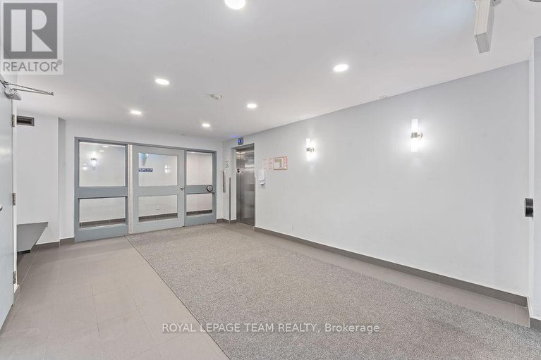 29006279/417-214-viewmount-drive/borden-farmstewart-farmcarleton-heightsparkwood-hills/ottawa/ontario/K2E7X3_4