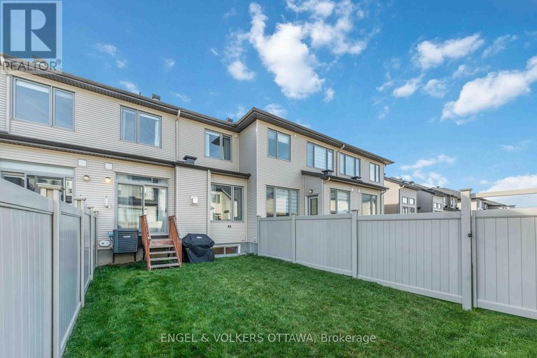 29006127/781-cairn-crescent/mer-bleuebradley-estatesanderson-park/ottawa/ontario/K1W0P7_43