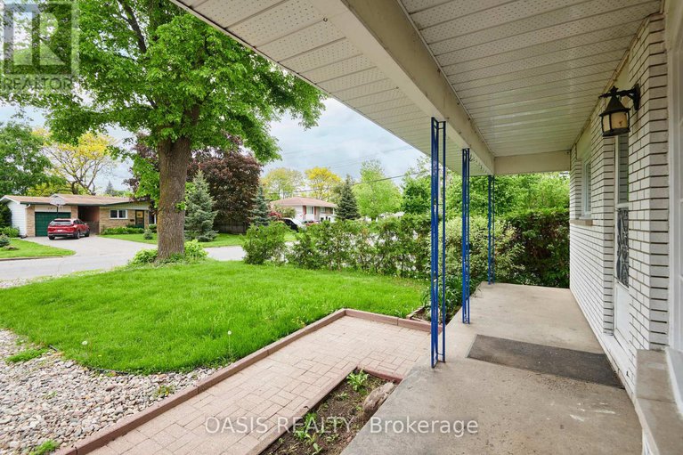 28396451/2606-egan-road/mooneys-bayriverside-park/ottawa/ontario/K1V8N1_27