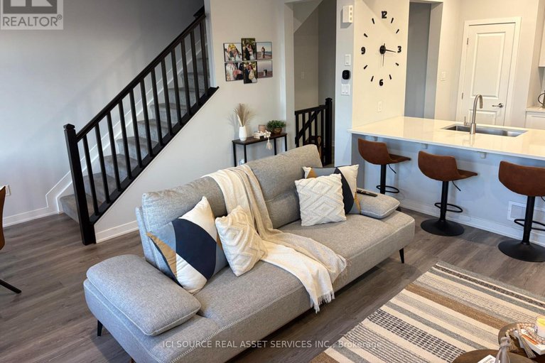 29263044/617-quilter-row/goulbourn-twp-from-franktown-rdsouth-to-rideau/ottawa/ontario/K0A2Z0_5