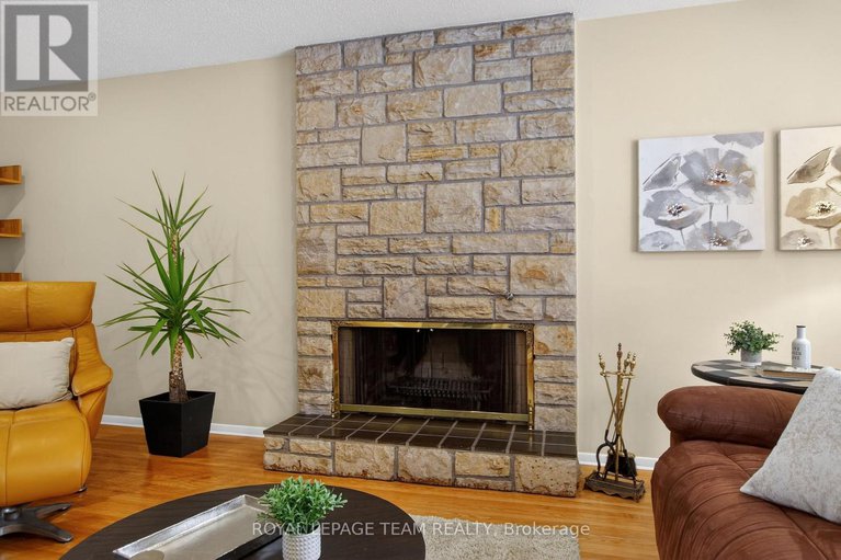 29372454/18-pentland-crescent/beaverbrook/ottawa/ontario/K2K1V5_11