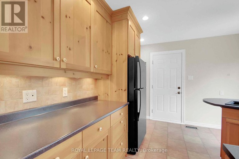 28762114/26-jackson-court/beaverbrook/ottawa/ontario/K2K1B7_11