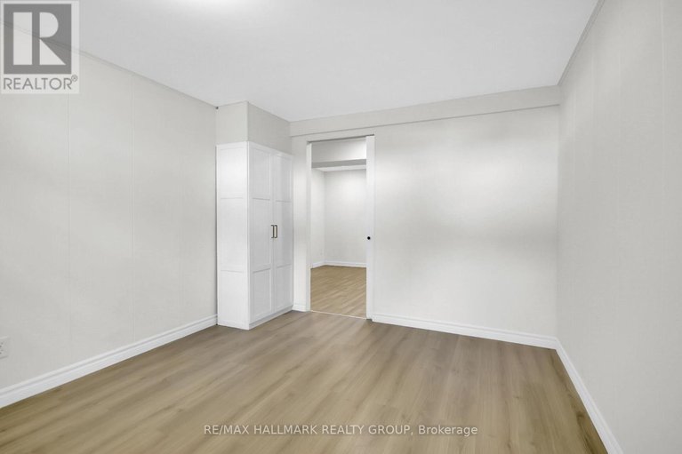28570009/2286-elmira-drive/parkway-park/ottawa/ontario/K2C1H4_23