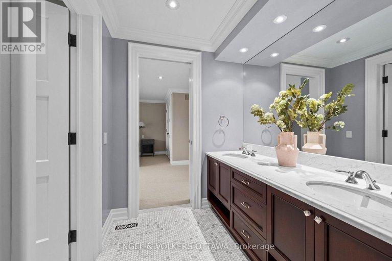 28867627/6029-rideau-valley-drive-n/manotick-south-to-roger-stevens/ottawa/ontario/K4M1B3_30