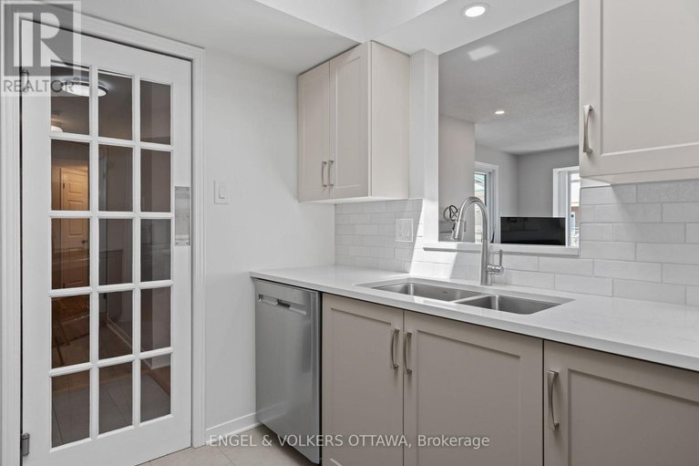 29671647/403-1-columbus-avenue/overbrook/ottawa/ontario/K1K4L1_15