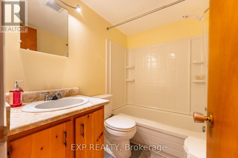 28501976/318-montfort-street/vanier/ottawa/ontario/K1L5N4_22