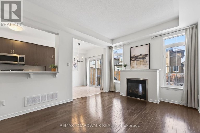 29438320/716-oakglade-avenue/emerald-meadowstrailwest/ottawa/ontario/K2M0B3_10