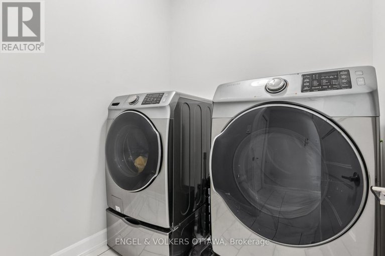 28649203/529-lucent-street/village-of-russell/russell/ontario/K4R0G3_20