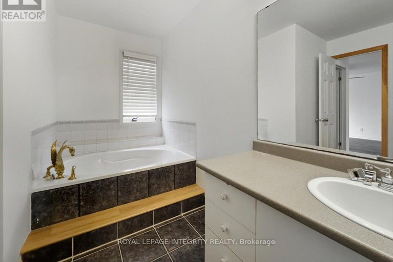 29060732/1791-tache-way/fallingbrookpineridge/ottawa/ontario/K4A2S7_27