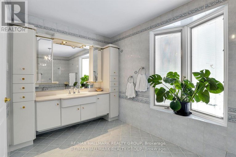 29424292/1712-playfair-drive/playfair-park/ottawa/ontario/K1H5S6_30