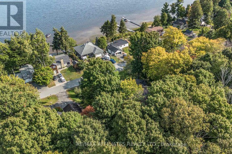 28854774/319-riverwood-drive/woodlawnmaclarens-landingkilmaurs/ottawa/ontario/K0A3M0_35