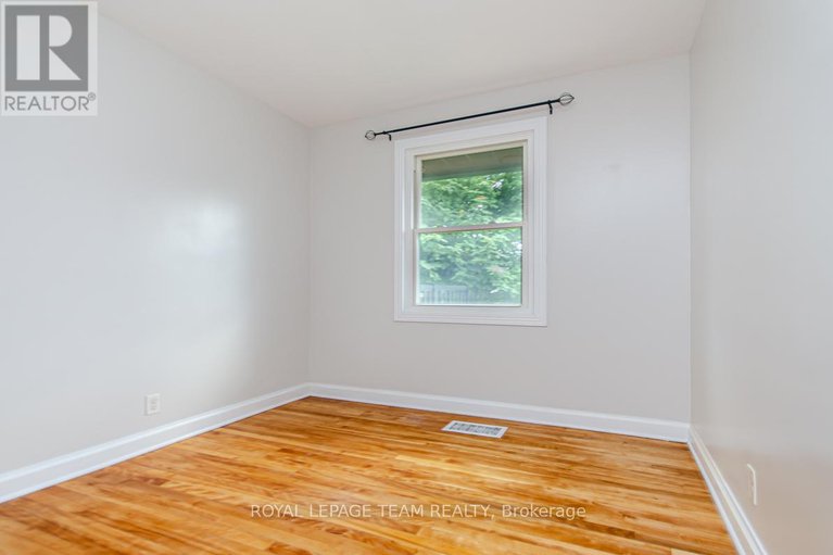 28514430/16-brook-lane/meadowlandscrestview/ottawa/ontario/K2G1R9_11