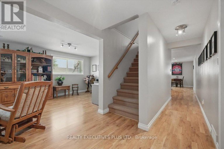 28237112/2935-baseline-road/clarencerockland-twp/clarence-rockland/ontario/K0A3N0_24