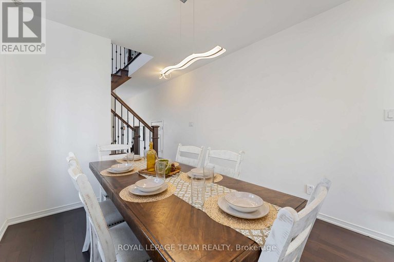 29159210/359-melodie-street/mer-bleuebradley-estatesanderson-park/ottawa/ontario/K1W0L8_17