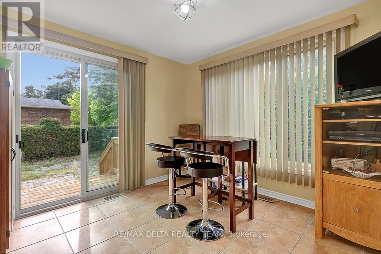 29187957/6096-meadowhill-crescent/chapel-hill/ottawa/ontario/K1C5R8_8