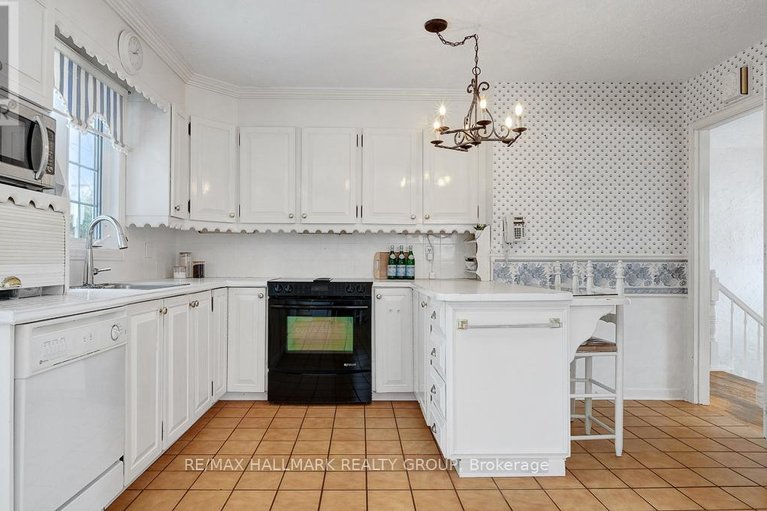 29514982/2185-bickerton-avenue/beacon-hill-north/ottawa/ontario/K1J6Y2_17