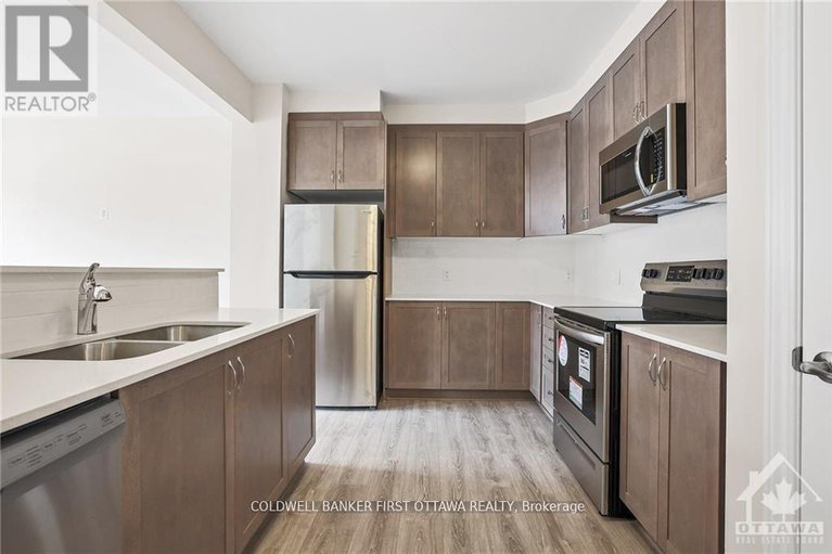 29422755/78-ballinora-lane/stittsville-north/ottawa/ontario/K2S2Z6_10