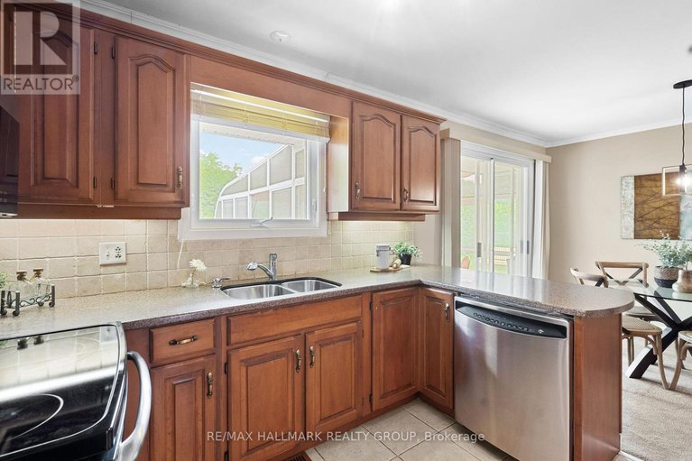 28581725/2143-hubbard-crescent/beacon-hill-north/ottawa/ontario/K1J6L3_10