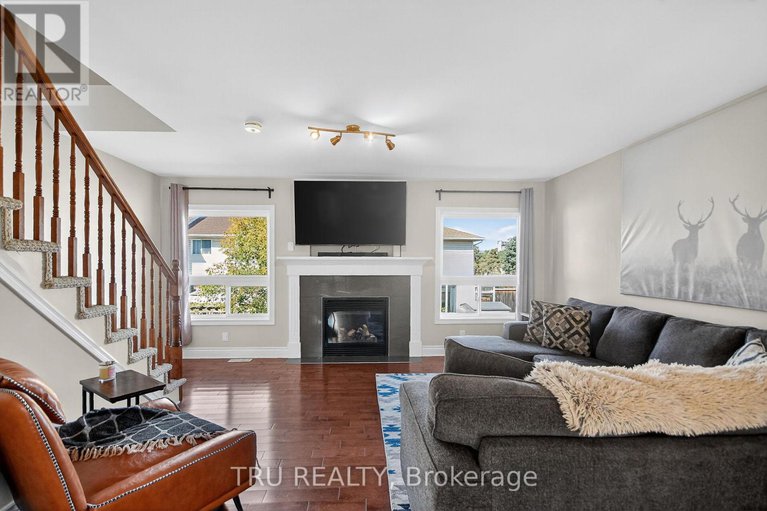 28954413/2642-palings-private/emerald-woodssawmill-creek/ottawa/ontario/K1T4A4_19